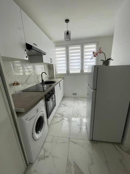 Appartement 2 Pieces, Salon Et Chambre, 44M2 Refait A Neuf Clichy Exteriér fotografie